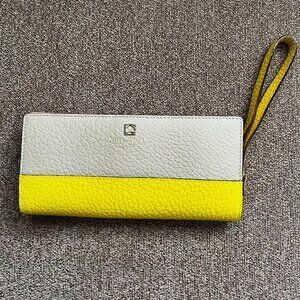 NEVER USED} Kate Spade New York Large/Dual Leather Wallet, Tan & Yellow